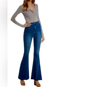 NWT Chelsea & Violet High Rise Flare Jeans🌺